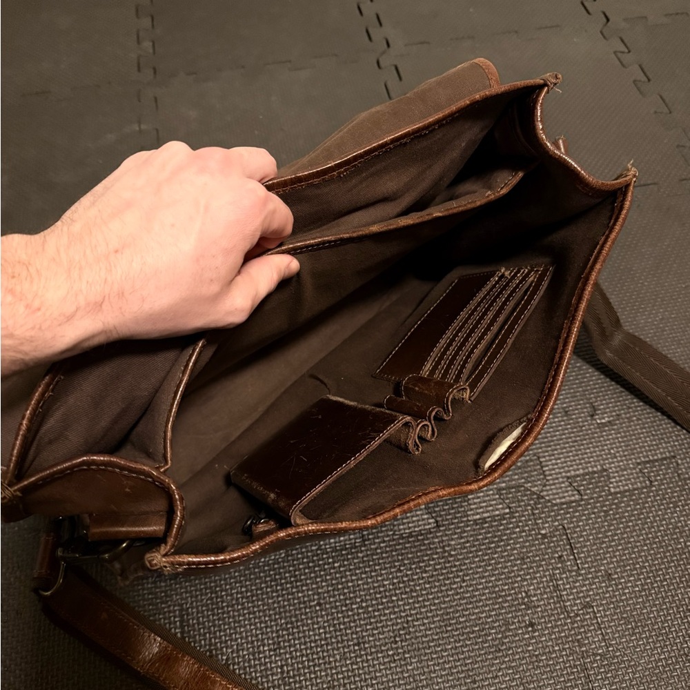 Levinson Buffalo Leather Messenger Bag - Rich Brown - Picture 10 of 16